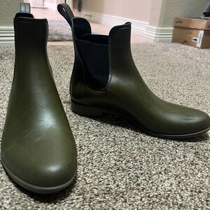 Olive Green Women's Chelsea Boots